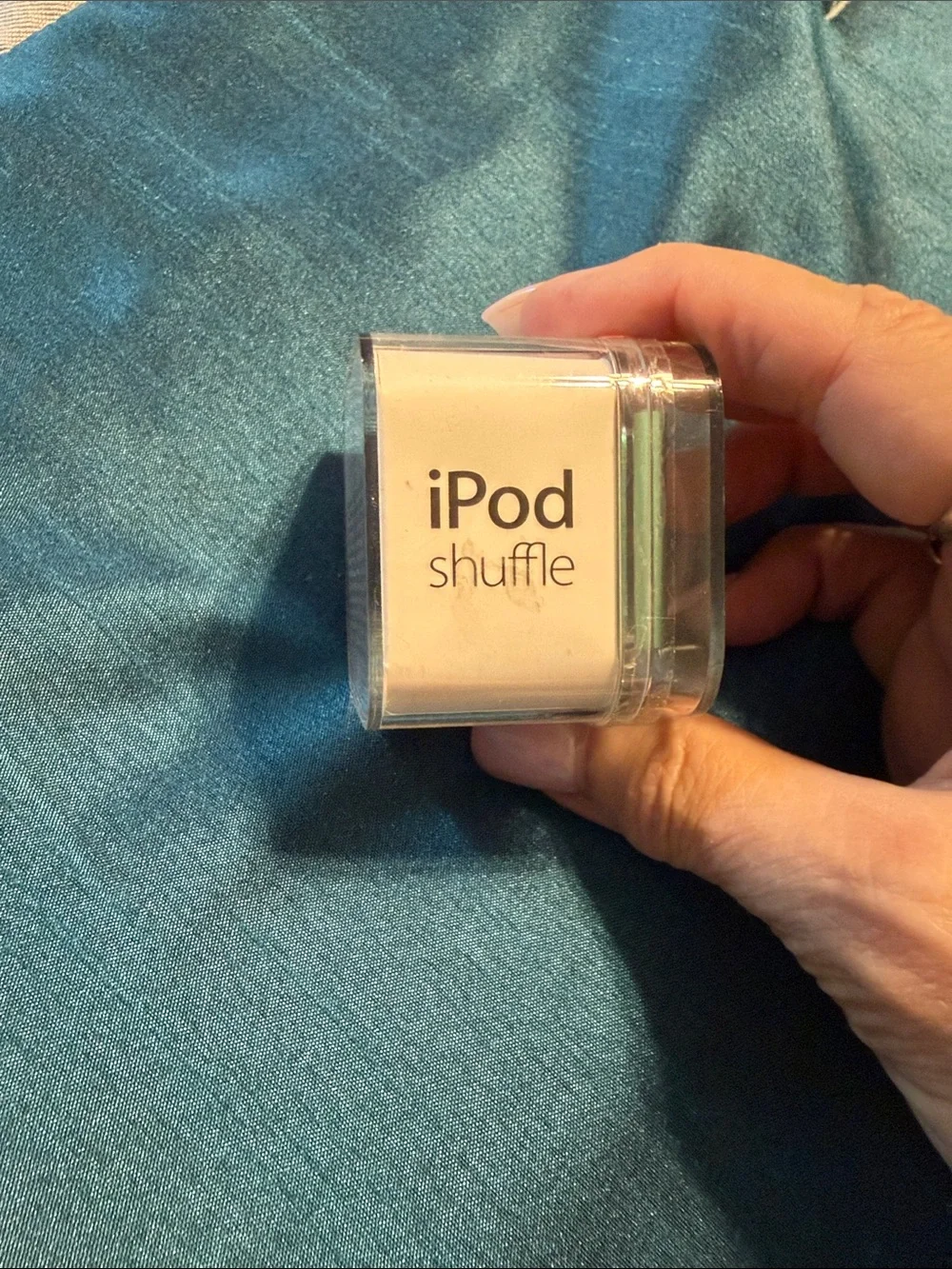 Apple iPod Shuffle Mint Green with Clear Case
